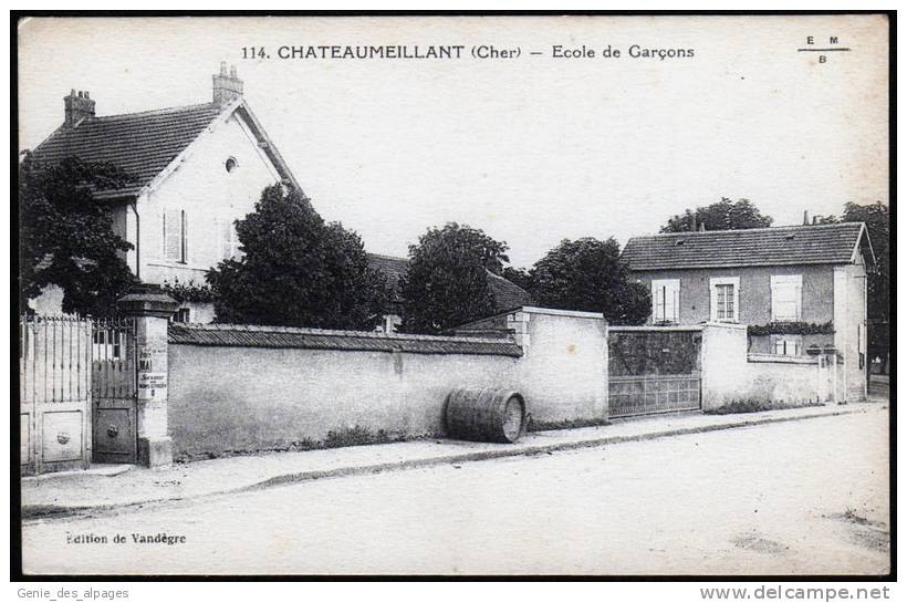 18 CHATEAUMEILLANT, Ecole De Garçons, Ed Vandègre, E Maquaire, Dos Div Vierge - Châteaumeillant