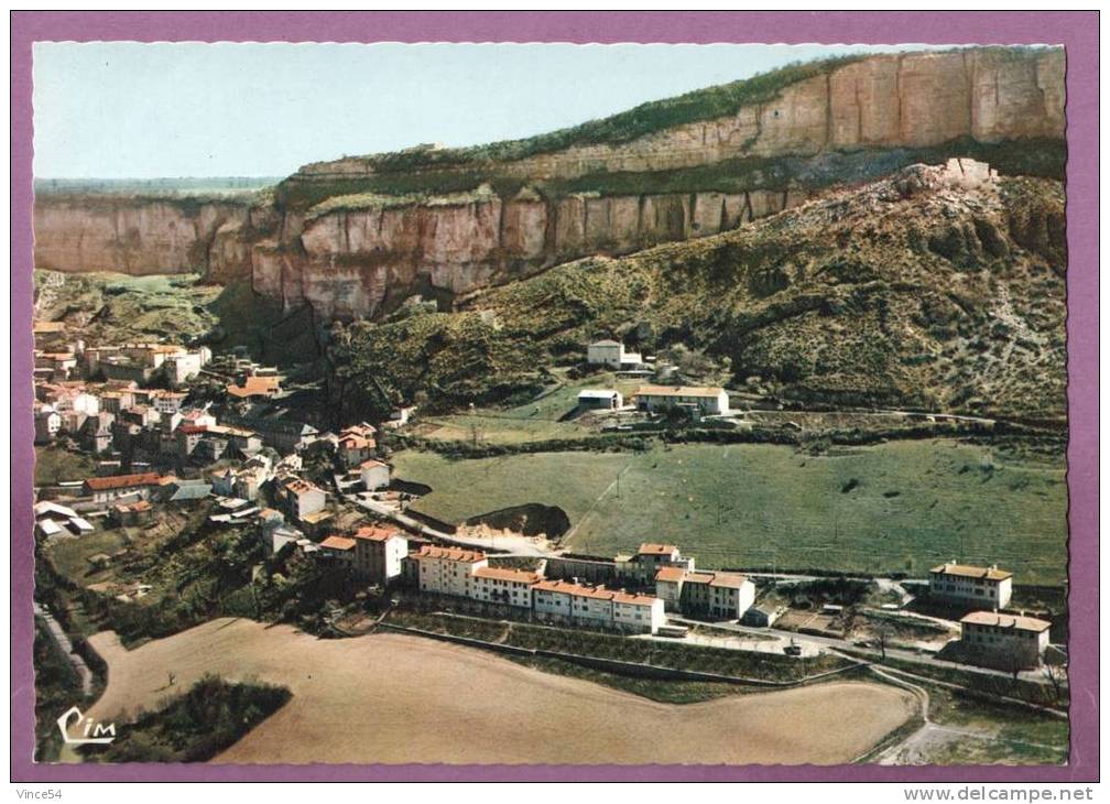 ROQUEFORT - Vue Générale Aérienne Avec L´Avenue De Lauras. Carte Dentelée Non Circulée - Roquefort