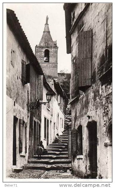 13 / Arles. La Rue De La Roque - Arles