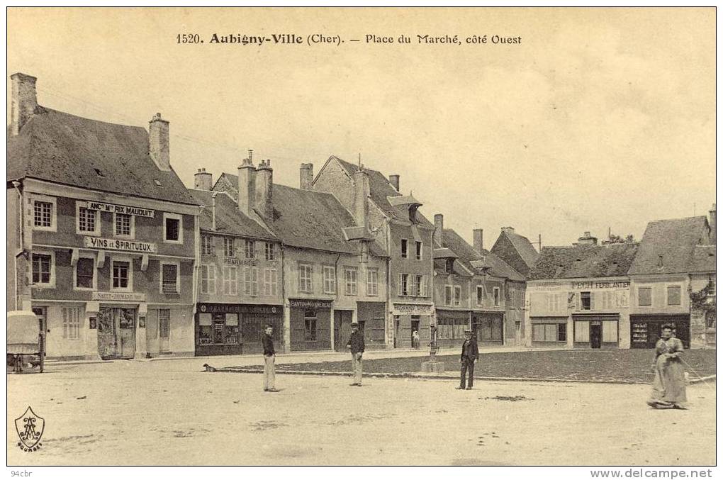 CPA (18) AUBIGNY  VILLE  Place Du Marché Coté Ouest - Aubigny Sur Nere