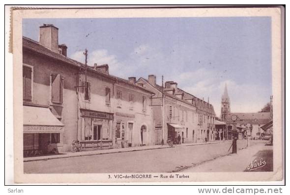 65 , VIC DE BIGORRE , Rue De Tarbes , Pompes A Essence ESSO + Standard - Vic Sur Bigorre