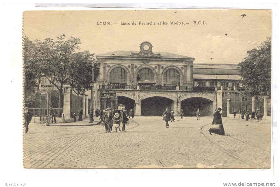 13185 LYON Gare De Perrache Et Les Voutes   E.C.L. Curé Tampon Militaire Dépot Sathonay . - Stazioni Senza Treni