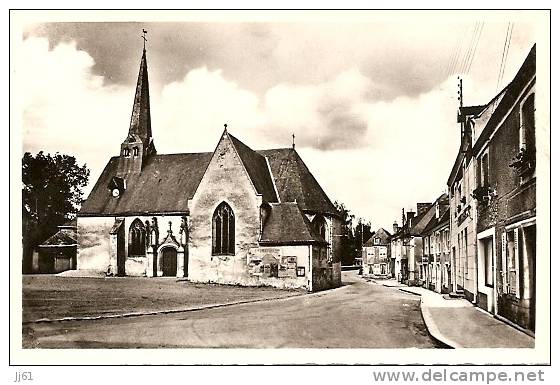 Tuffé L'église Et Le Bas De La Place Cpsm Glacée Be - Tuffe