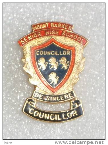 MOUNT BARKER - Senior High School  ( Australia ) - ALBANY HIGHWAY ( Badge Large Size , Produced By SHERIDAN - Perth ) - Administration