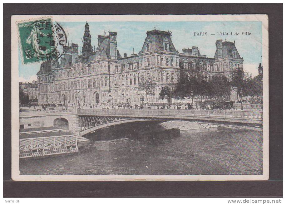 Paris   (H556)  L´Hótel De Ville - De Seine En Haar Oevers
