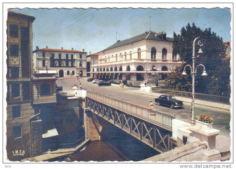 MONT DE MARSAN - Place Charles De Gaulle (Vieilles Voitures) - Mont De Marsan