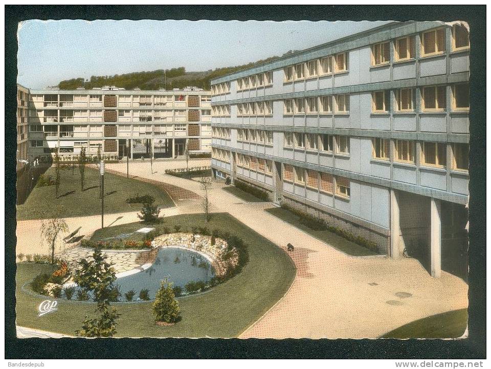 CPSM - Lillebonne (76) - Groupe D´ H.L.M. Le Clairval ( Immeubles HLM Ste Coopérative Le Foyer Havrais CAP1518) - Lillebonne