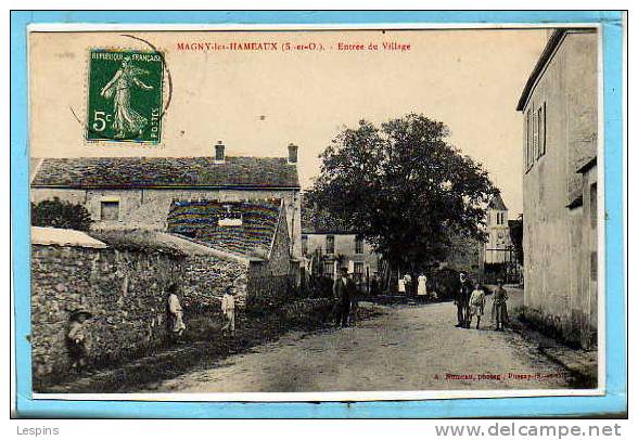 MAGNY Les HAMEAUX --  Entrée Du Village - Magny-les-Hameaux