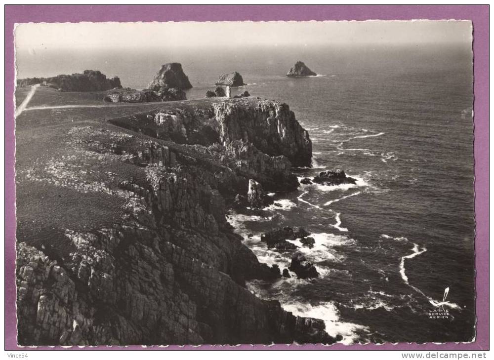 Presqu´île De Crozon - Pointe De PEN-HIR - Vue D'avion Monument De La France Libre. Scans Recto/verso - Crozon