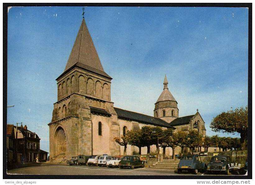 23 BENEVENT L'ABBAYE, L'église Romane Du XIIème Siècle, 2 Clochers, Voitures 2cv, CPSM 10x15, Ed Théojac, écrite En 1974 - Benevent L'Abbaye