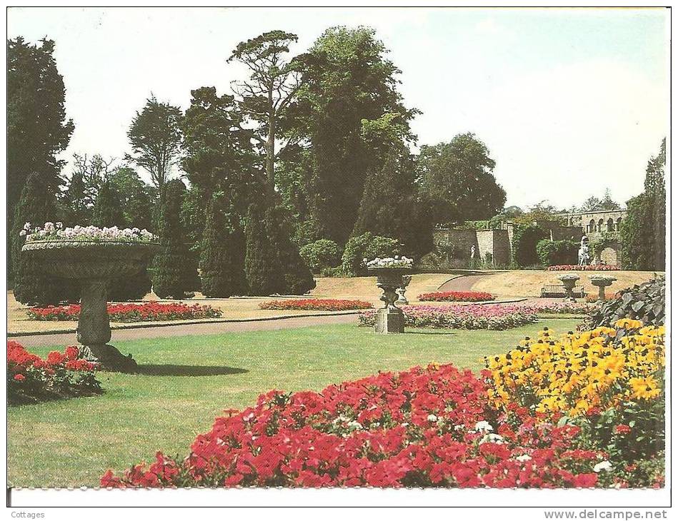 Dyffryb Gardens, St Nicholas, Cardiff - Summer Bedding Display - Glamorgan