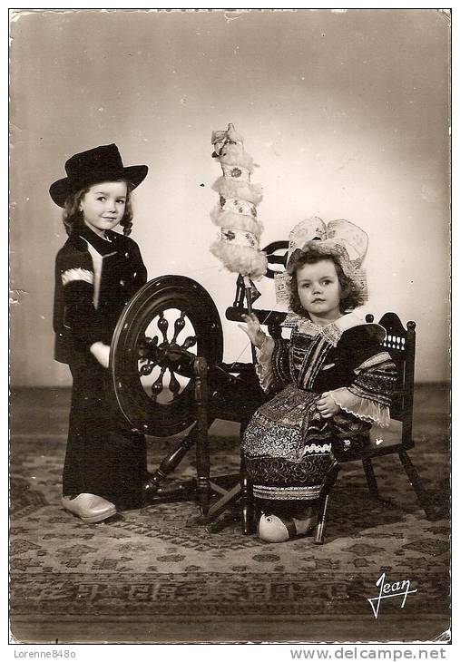 29 - Jeunes Enfants En Costume De La Région De  FOUESNANT ROSPORDEN Devant ROUET .... - Fouesnant