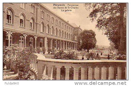 CPA.     PERUWELZ.      Pensionnat Des Dames De St-Charles - La Galerie.      (anlmée) - Péruwelz