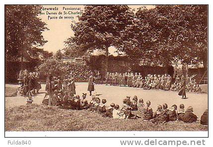 CPA.     PERUWELZ.      Pensionnat Des Dames De St-Charles - Partie De Tennis.   (animée) - Péruwelz