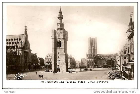 19 - BETHUNE : La Grande Place - Vue Générale - CPSM PEU COURANTE - Editions Fauchois, Béthune - Cachet De La Poste 1950 - Bethune