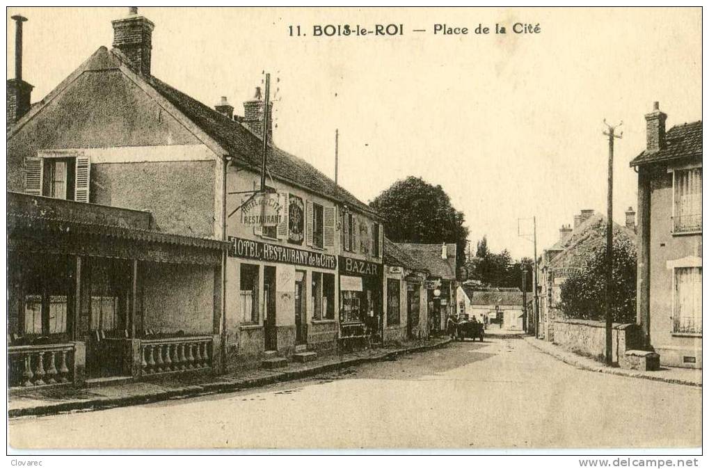 Place De La Cité - Bois Le Roi