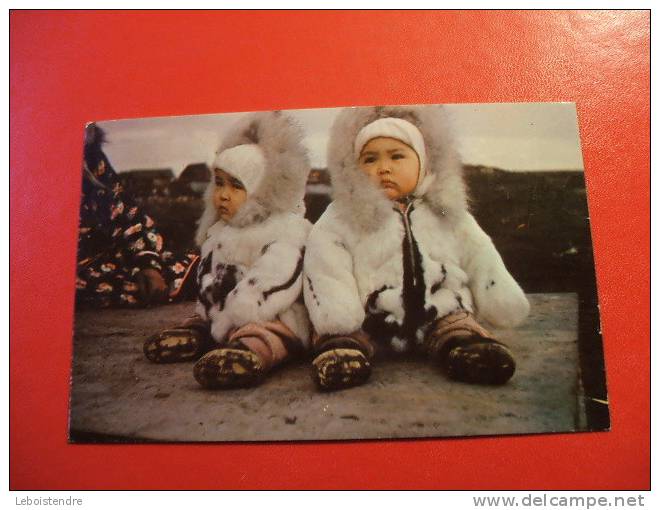 CPSM --ETATS-UNIS : ALASKA ESKIMO TWINS IN THE ARCTIC  REGIONS OF ALASKA-DEUX ENFANTS,BEBE  ESKIMO -CARTE EN  BON ETAT . - Andere & Zonder Classificatie