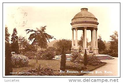 THE FOUNTAIN . ROUNDBAY PARK . LEEDS.    /   10443-10 ROTARY PHOTO E.C. - Leeds