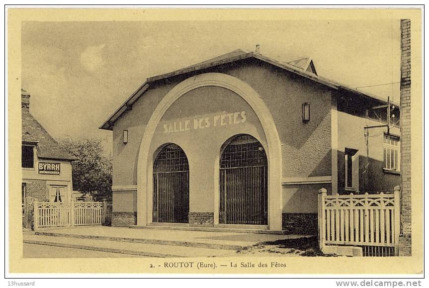 Carte Postale Ancienne Routot - La Salle Des Fêtes - Routot