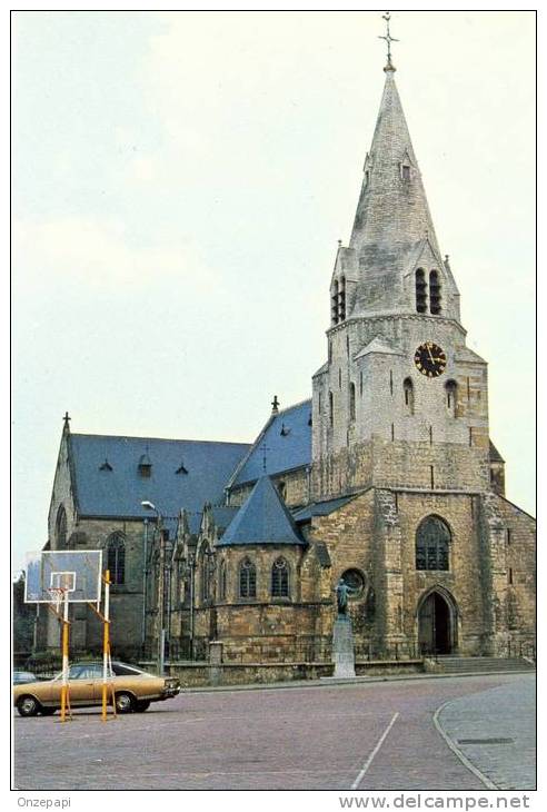 DENDERLEEUW - Kerk - AUTO In Straatbeeld - Denderleeuw