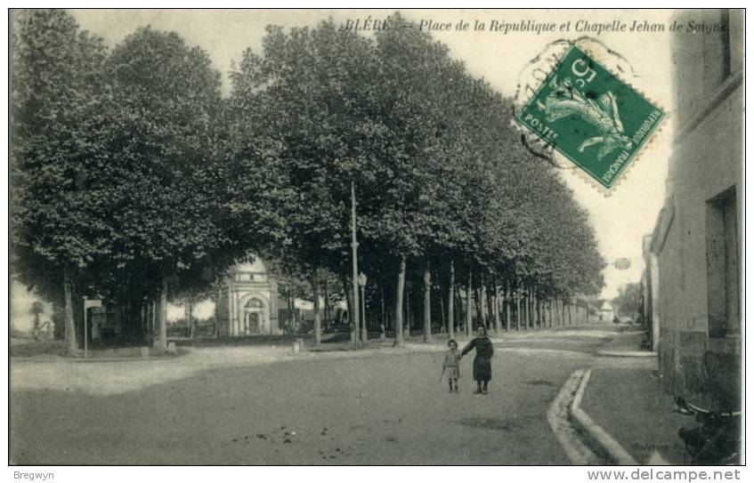 37 - CPA Bléré - Place De La République Et Chapelle Jehan De Saigne - Bléré