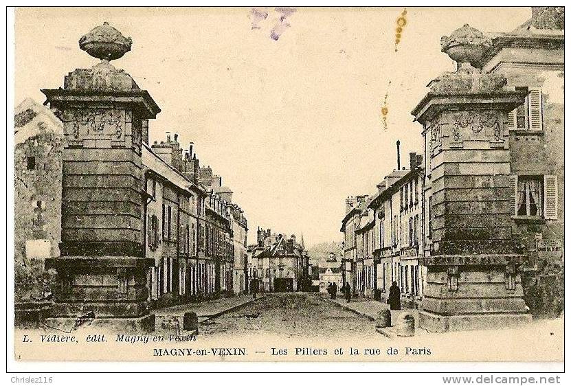 95 MAGNY EN VEXIN Les Piliers Et La Rue De Paris  Beau Plan - Magny En Vexin
