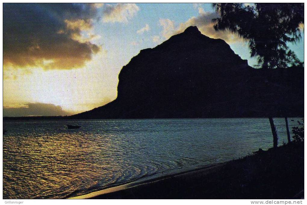 ILE MAURICE (le Morne Au Crépuscule) - Mauricio