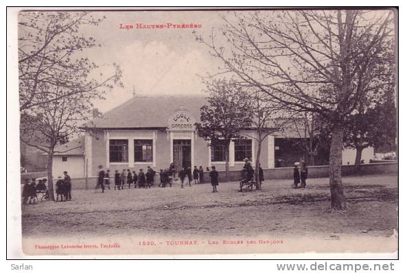 65 ,  TOURNAY , Les écoles Des Garcons - Tournay