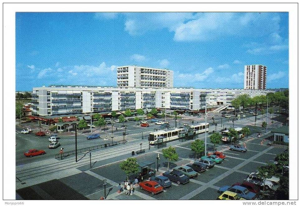 CPM De Nantes Saint Herblain   Bellevue   Perspective Sur La Place Mendès France   Place Centrale - Saint Herblain