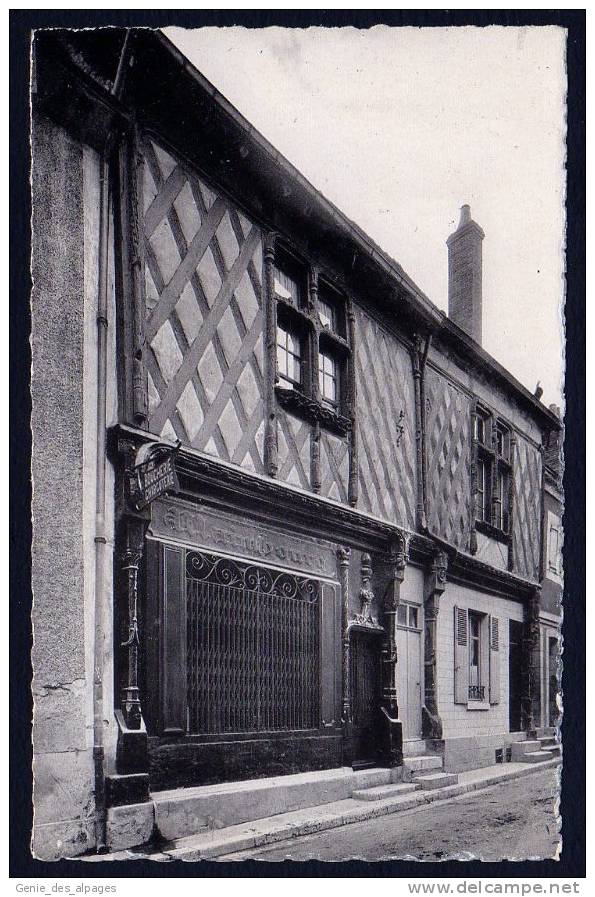 18 AUBIGNY Sur NERE, Vieilles Maisons, Rue Bourg Coutant, CPSM 9x14, Ed Henri Basuyau Dos Vierge, B état - Aubigny Sur Nere