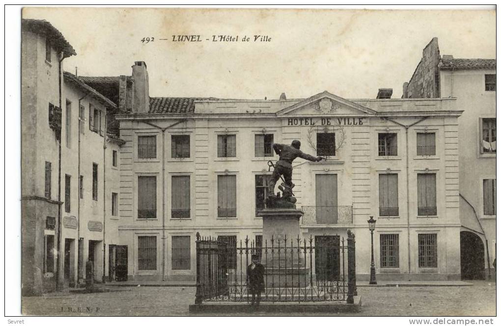 LUNEL - L'Hôtel De Ville - Lunel