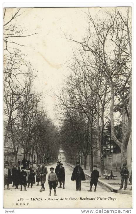 LUNEL - Avenue De La Gare .Boulevard Victor Hugo. - Lunel