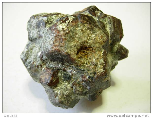 GROUPE DE GRENAT  8 X 7,5 Cm  AUTRICHE TYROL - Minerales