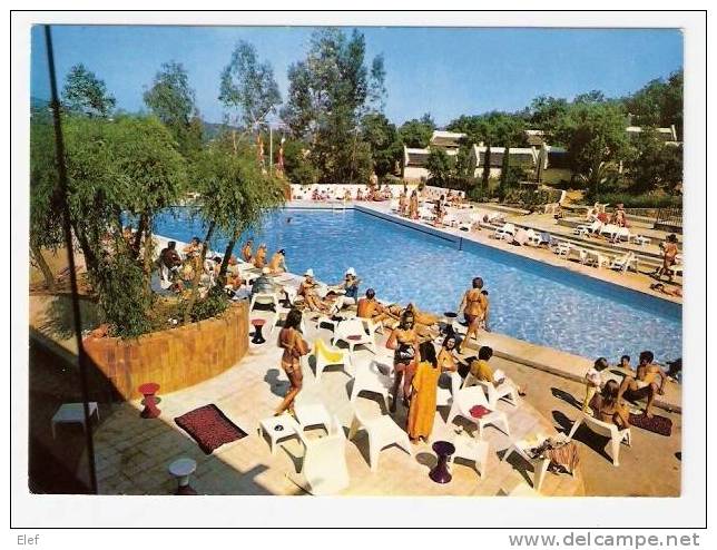 St-PONS-LES-MURES, GRIMAUD (Var): Club Méditerranée " Les Restanques";la Piscine, Animée ; 1974  ;TB - Port Grimaud