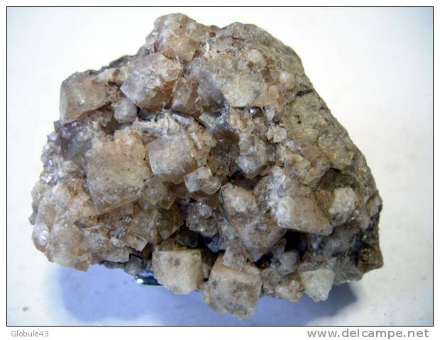 FLUORINE JAUNE PALE 6 X 4,3 Cm  AUROUZE - Minéraux
