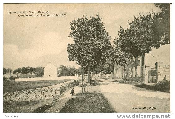 DEUX SEVRES -ref 79128- Mauzé - Gendarmerie Et Avenue De La Gare - Theme Gendarmeries  - Bon Etat - Mauze Sur Le Mignon