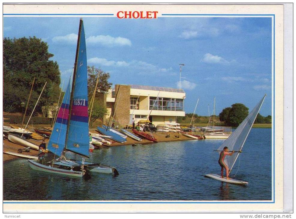 CPM  ......CHOLET     VOILIER ET PLANCHE A VOILE  LE LAC DE RIBOU ET LE CENTRE NAUTIQUE - Cholet