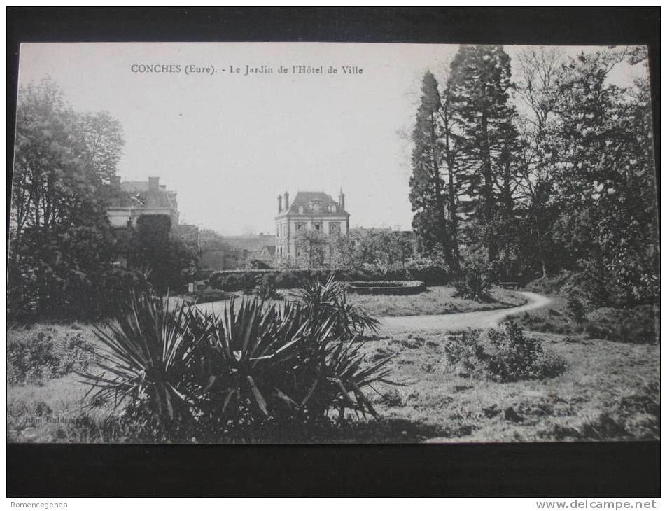 CONCHES - Le Jardin De L´Hôtel De Ville - Très Bon état - Conches-en-Ouche