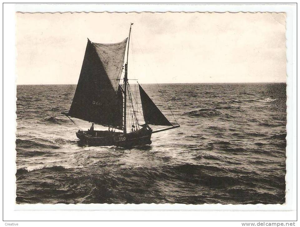 Vissersboot Op Zee  - Au Large Pour La Grande Aventure (bateau De Pêche) - Oostduinkerke