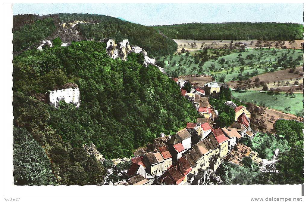 CPSM Dentelée Noir Et Blanc   FERRETTE  Haute Ville Et Le Chateau - Ferrette