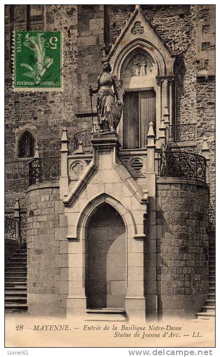 MAYENNE : (53) Entrée De La Basilique Notre-Dame Statue De Jeanne D'Arc - Mayenne