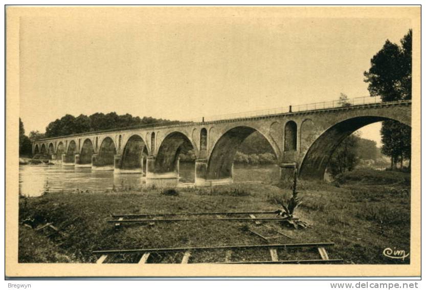 82 - CPA Valence-d'Agen - Le Pont Sur La Garonne à Mondou - Valence