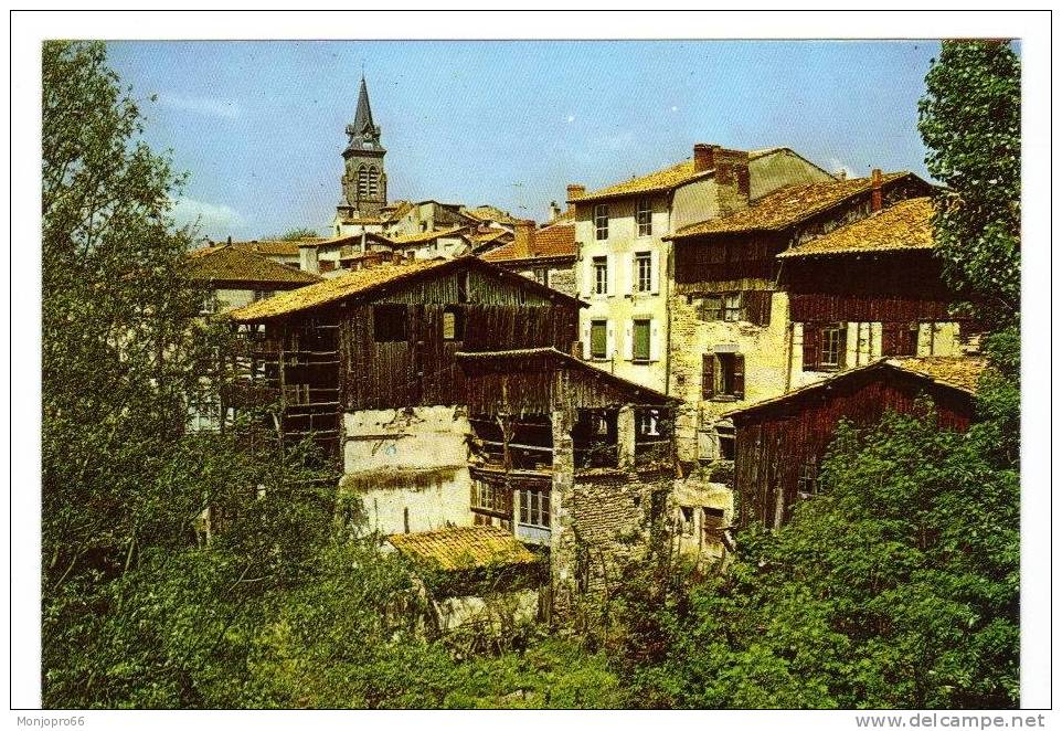 CPM De Maringues   Au Bord De La Morge Les Anciennes Tanneries Sur Pilotis - Maringues