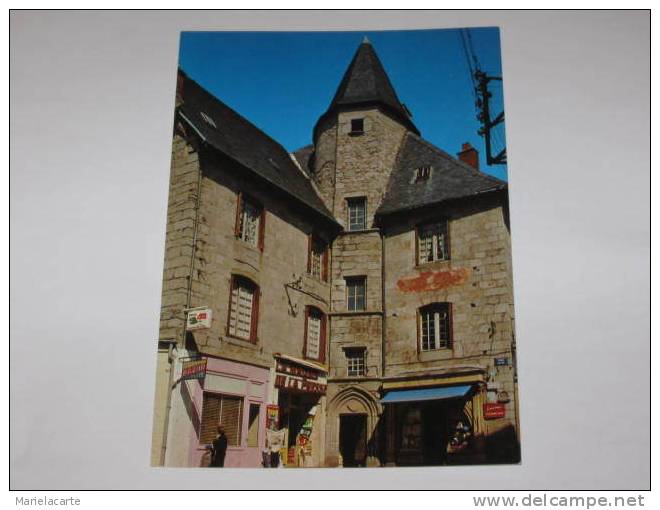 M766 * Ussel   En Corrèze  (d'autres Cartes De Cette Commune Dans Mes Ventes Regroupez Les Achats) - Ussel