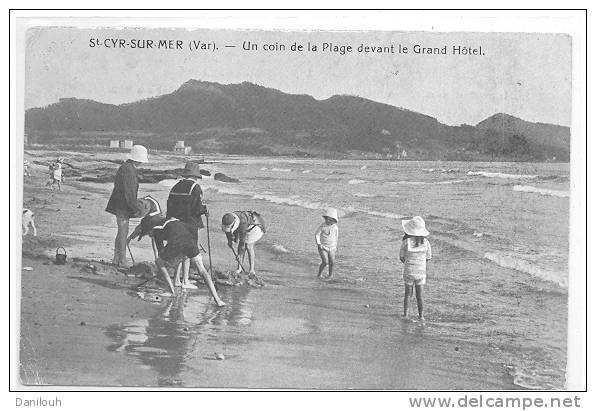 83 // SAINT CYR SUR MER / Un Coin De La Plage Devant Le Grand Hotel, ANIMEE,** - Saint-Cyr-sur-Mer