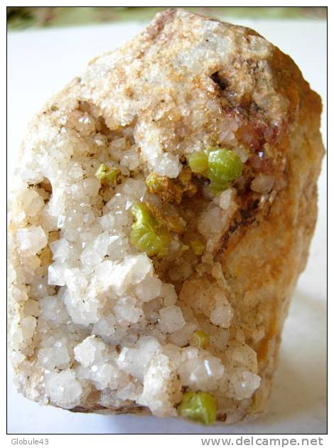 PYROMORPHITE SUR QUARTZ CRIST 8 X 5 Cm  AVEYRON - Minerali