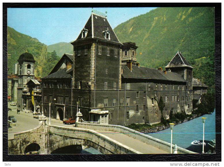 MOUTIERS - L´Evêché Et Le Vieux Pont Sur L´Isère (2 Citroên 2CV) - Moutiers