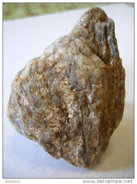 DISTHENE OU CYANITE SUR QUARTZ 8 X 6 Cm  PINOLS - Minerals