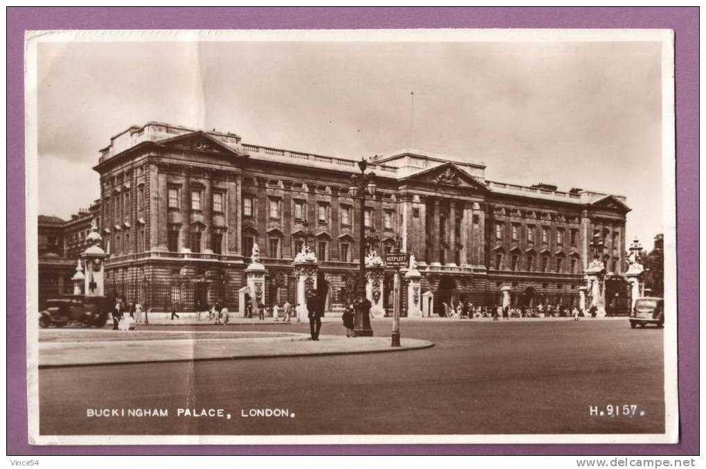 LONDON - BUCKINGHAM PALACE. Oldtimer Stroller And Cars. Poussette / Landau Rétro. Scans Recto/verso - Buckingham Palace
