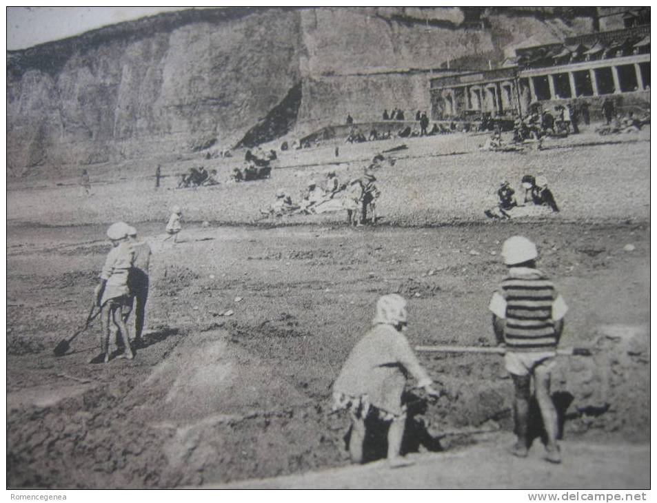 MESNIL-VAL (Seine-Maritime) - La Plage Et Le Casino - Animée - Mesnil-Val